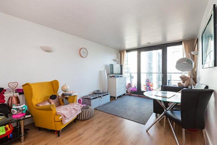 1 Bedroom Apartment To Rent In Blackwall Way, London, E14