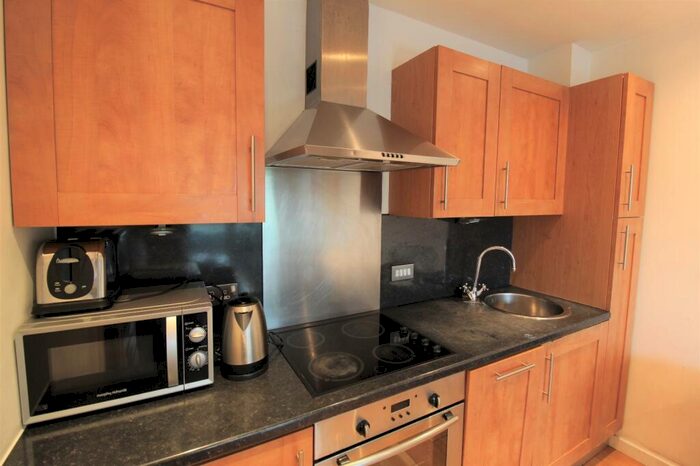 2 Bedroom Flat To Rent In Gateway North, Crown Point Road, Leeds, LS9