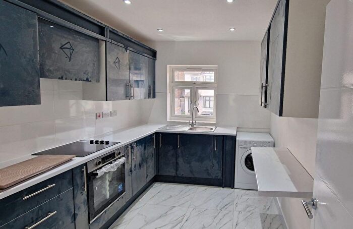 4 Bedroom Flat To Rent In Heriot Road, London, NW4