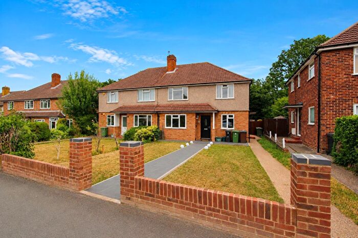 2 Bedroom Maisonette For Sale In Stoneleigh Park Road, Stoneleigh, Epsom, KT19