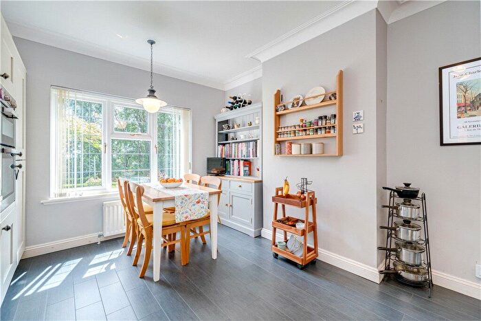 2 Bedroom Apartment For Sale In St. Helens Lane, Leeds, West Yorkshire, LS16