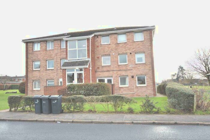 2 Bedroom Flat To Rent In Dee View Court, Neston, CH64