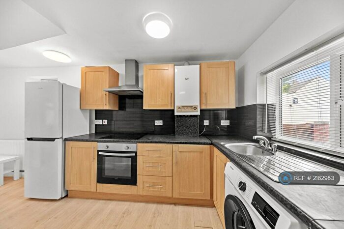 2 Bedroom Semi-Detached House To Rent In Meanwood Road, Leeds, LS6