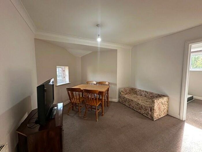 3 Bedroom Flat To Rent In Richmond Gardens, Highfield, SO17