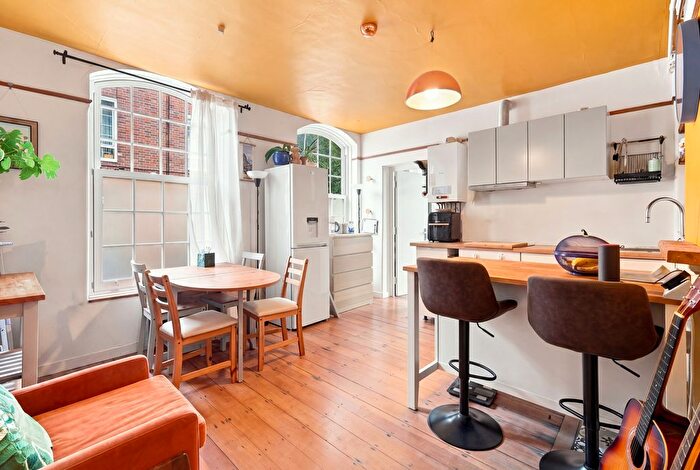 2 Bedroom Flat For Sale In Prioress House, Bow, E3