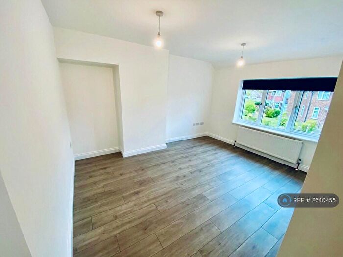 1 Bedroom Maisonette To Rent In Wren Road, Dagenham, RM9