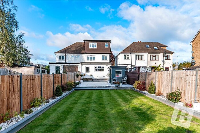 3 Bedroom Semi-detached House For Sale In Ardleigh Green Road, Hornchurch, RM11