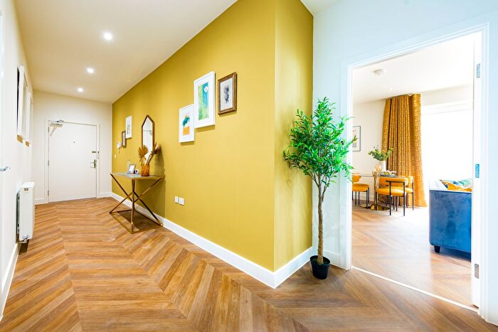2 Bedroom Flat For Sale In Newtown Road, Henley-On-Thames, RG9