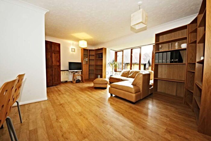 2 Bedroom Maisonette To Rent In Linwood Close, London, SE5