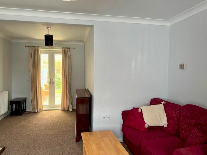 3 Bedroom Semi-Detached House To Rent In Mcnally Place, Gilesgate, Durham, DH1