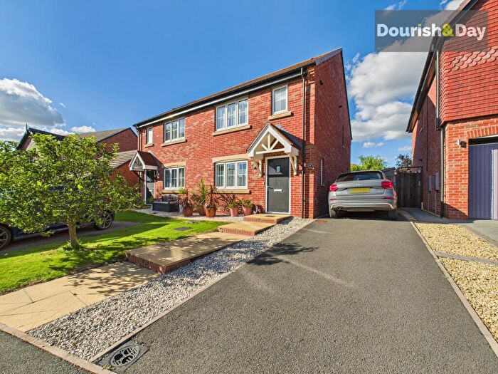 3 Bedroom Semi-Detached House For Sale In Yelland Walk, Great Haywood, ST18