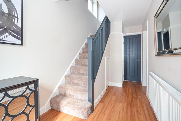 3 Bedroom Detached House For Sale In Fairfield Gardens, Ossett, WF5