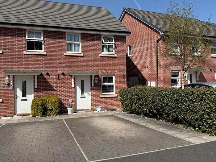 2 Bedroom Semi-Detached House For Sale In Par Drive, Tiverton, EX16