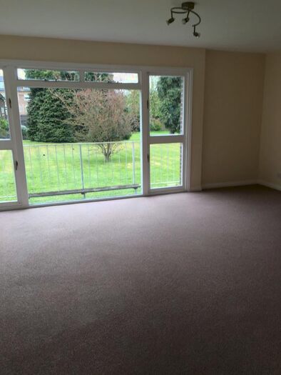 2 Bedroom Flat To Rent In Pelham Court, Reading, RG30