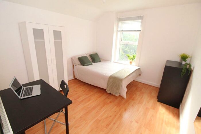 6 Bedroom Semi-Detached House To Rent In South Road, West Bridgford, NG2