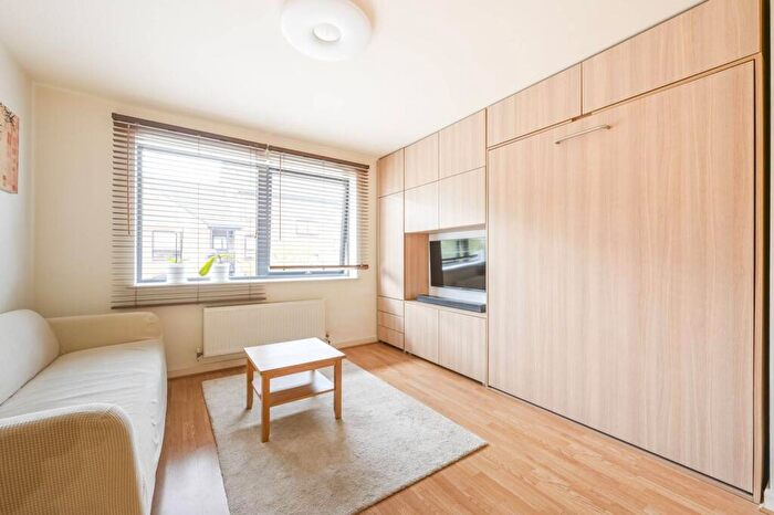 1 Bedroom Flat For Sale In Ferry Street, Isle Of Dogs, London, E14