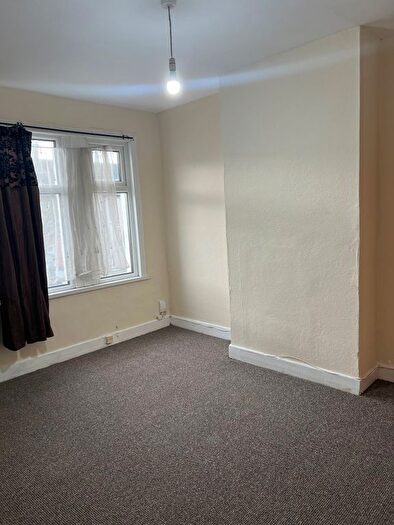 1 Bedroom Flat To Rent In Saxon Road, Ilford, IG1