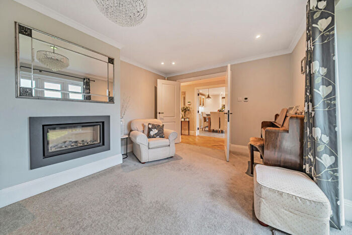 3 Bedroom Bungalow For Sale In Hillside, Farningham, Dartford, DA4
