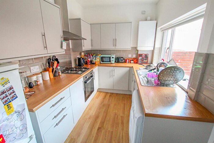 2 Bedroom Flat To Rent In £.pppw - Doncaster Road, Sandyford, NE2