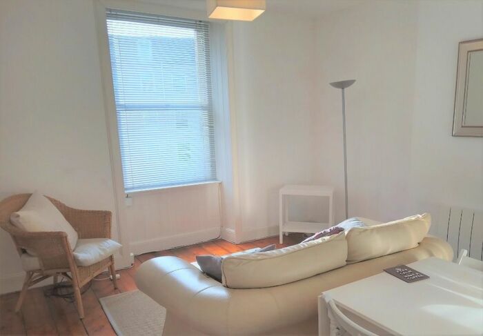 1 Bedroom Flat To Rent In Union Place, Leith Walk, Edinburgh, EH1