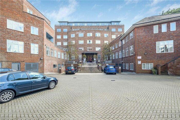 1 Bedroom Flat To Rent In Upper Richmond Road, Putney, SW15