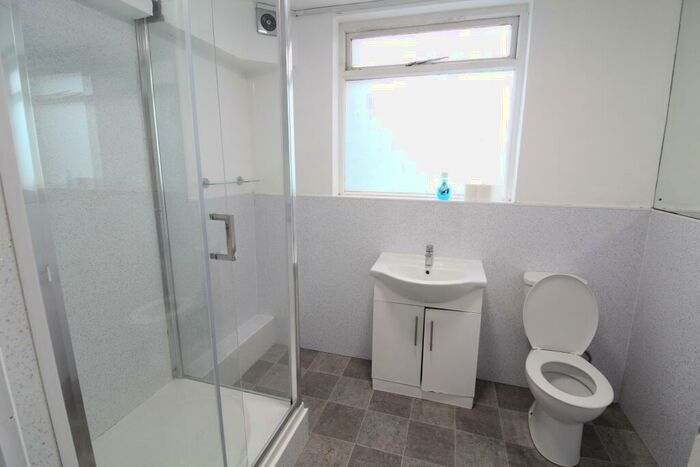 5 Bedroom Flat To Rent In Kings Road, BN1