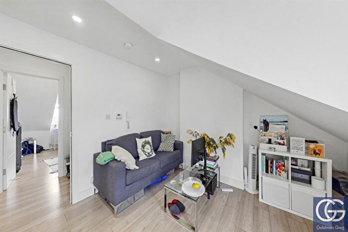 1 Bedroom Apartment To Rent In Ferme Park Road, London, N4