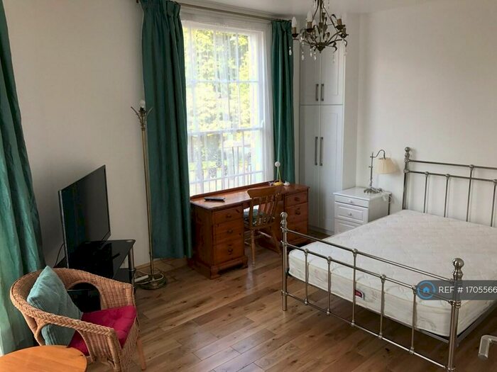 3 Bedroom Maisonette To Rent In Caledonian Road, London, N1