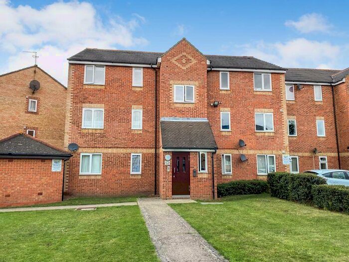 2 Bedroom Flat To Rent In Danbury Crescent, South Ockendon, Essex, RM15