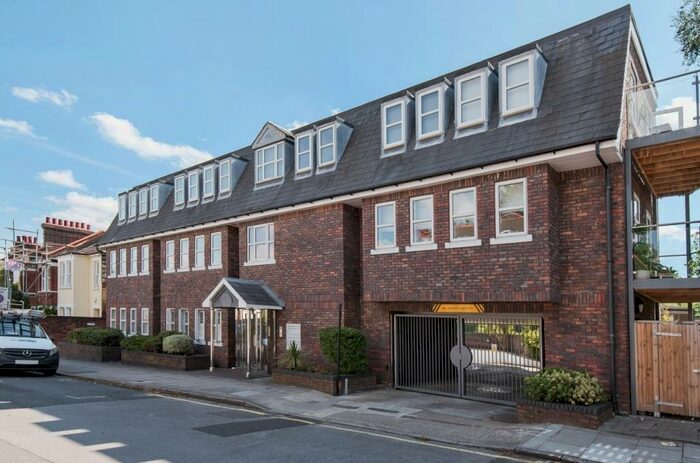 2 Bedroom Flat To Rent In Babbacombe Road Bromley, BR1