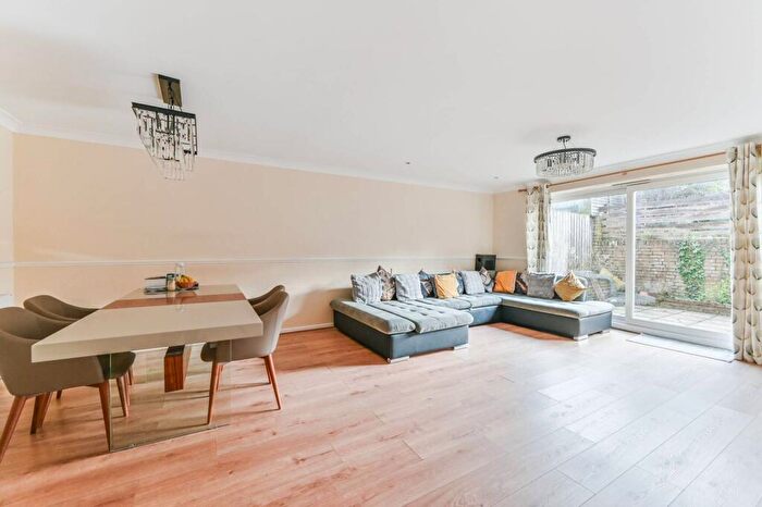 5 Bedroom Semi-Detached House To Rent In Reynolds Way, East Croydon, Croydon, CR0