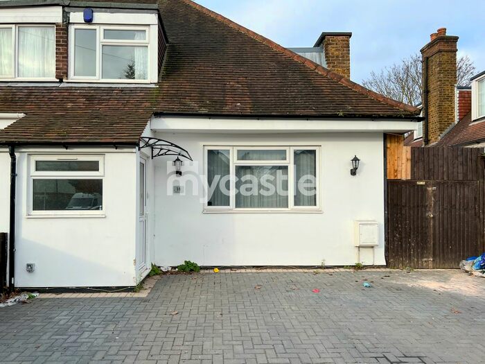 1 Bedroom Semi-Detached Bungalow To Rent In Corwell Lane, Uxbridge UB8