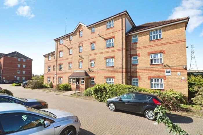 2 Bedroom Apartment To Rent In Bluebell Way, Ilford, Essex, IG1