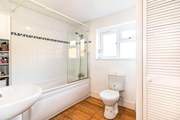2 Bedroom End Of Terrace House For Sale In Kings Road, Kingston Upon Thames, KT2 - Photo 3