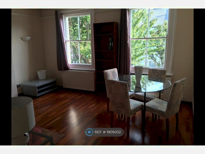 2 Bedroom Flat To Rent In First Floor, London, SW6