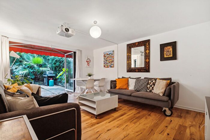 3 Bedroom Terraced House To Rent In Osric Path, Hoxton, N1