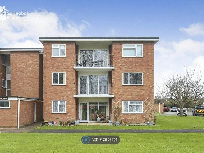 2 Bedroom Flat To Rent In Stoneleigh Court, Taunton, TA1