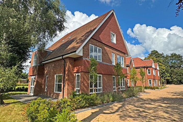 2 Bedroom Apartment To Rent In Furze Hill, Kingswood, KT20