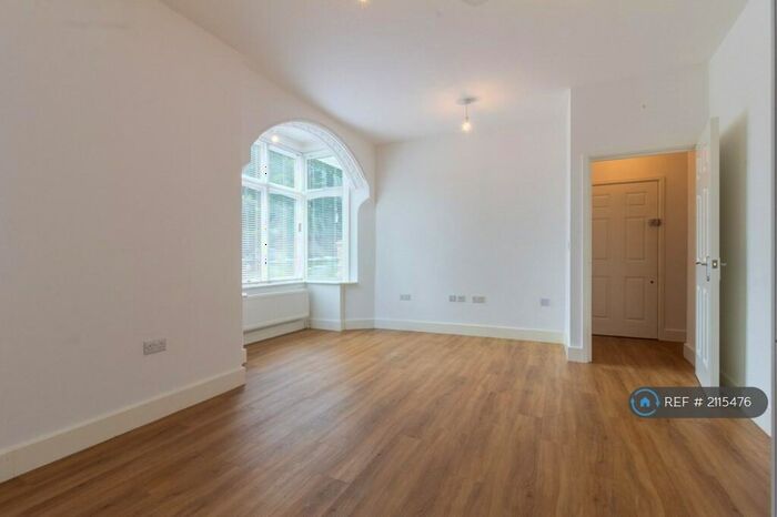 2 Bedroom Flat To Rent In Charlton, London, SE7