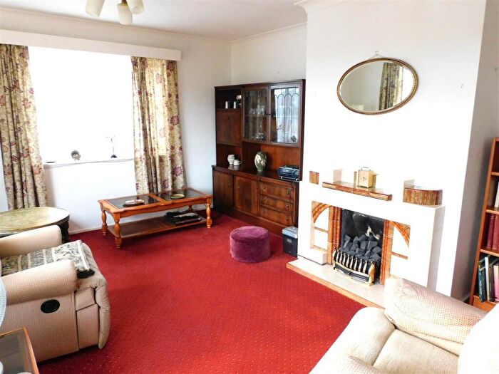 2 Bedroom Detached Bungalow For Sale In Scalwell Lane, Seaton, EX12