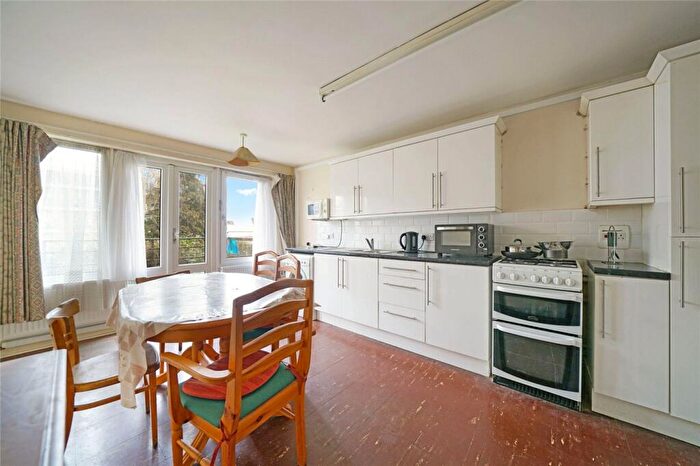 2 Bedroom Apartment For Sale In Wellesley Road, London, NW5