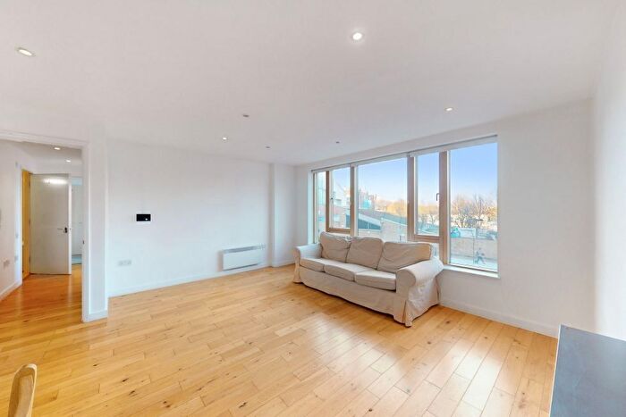 2 Bedroom Flat To Rent In York Way, Camden Borders, N7