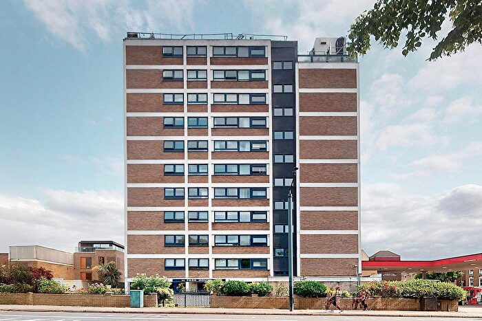 1 Bedroom Flat To Rent In Bright Second-Floor Studio Apartment Park House, Seven Sisters Road, (Awaiting Photos ), N4