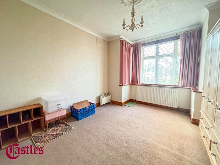 2 Bedroom Bungalow For Sale In Honey Lane, Waltham Abbey, EN9