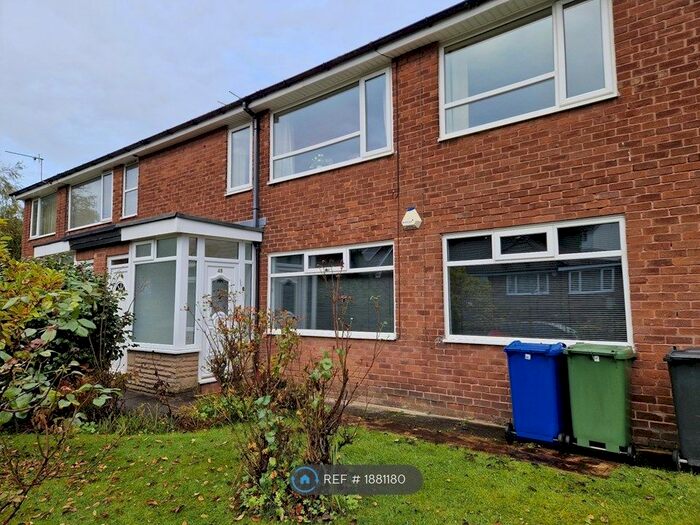 2 Bedroom Flat To Rent In Whitefield, Manchester, M45