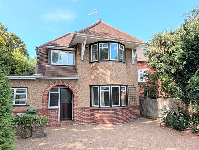2 Bedroom Detached House To Rent In Springfield Park Road, Horsham, RH12