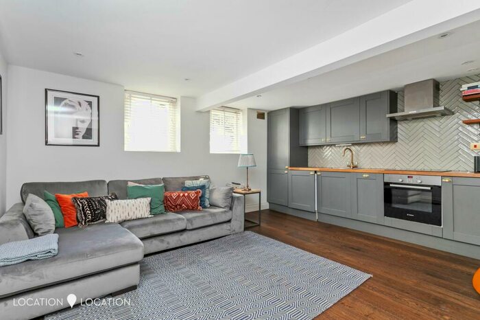 1 Bedroom Flat To Rent In Osbaldeston Road, London, N16