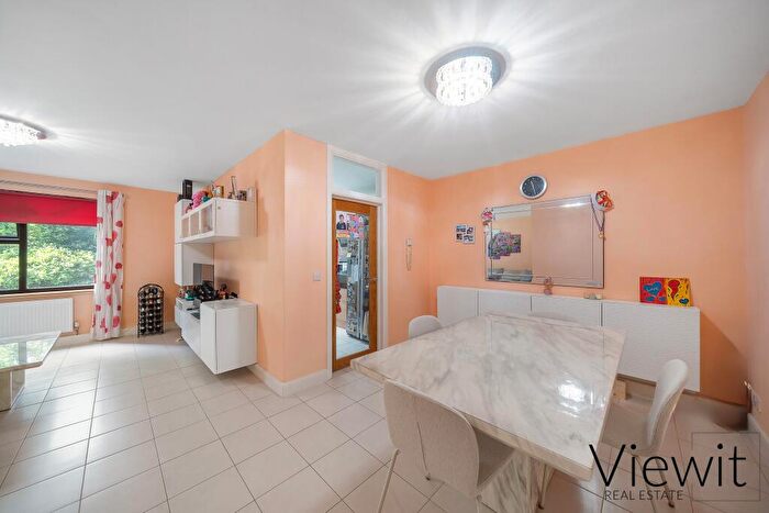 2 Bedroom Flat To Rent In Brook Road, London, NW2