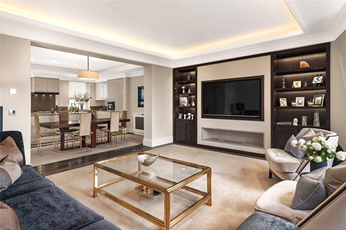 3 Bedroom Flat For Sale In Cadogan Square, London, SW1X