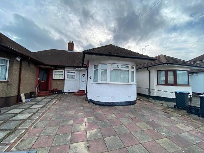 2 Bedroom Semi-Detached Bungalow To Rent In Stanford Road, Luton, Bedfordshire, LU2